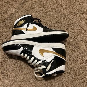 Men’s mid air Jordan 1 white black & gold